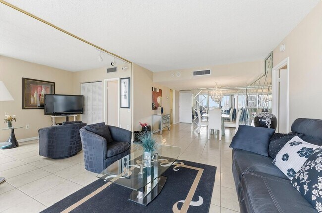 Building Photo - 3675 N Country Club Dr