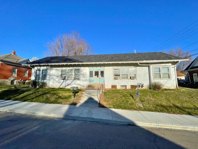 Building Photo - 416 N 7th St