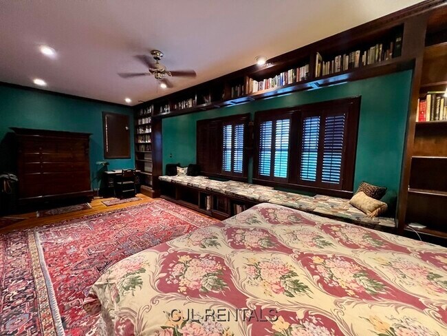 Building Photo - 684 Washington St