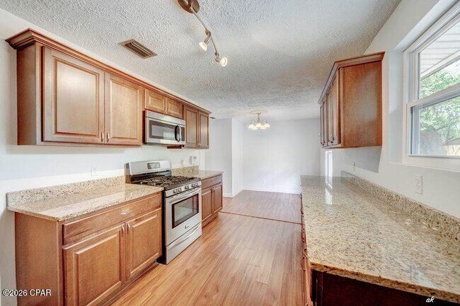 Building Photo - 108 N Marie Dr
