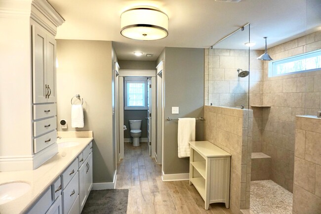 Building Photo - 2219 Hannington Mews
