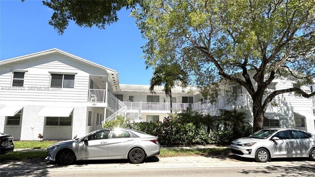 Building Photo - 601 S 19th Ave