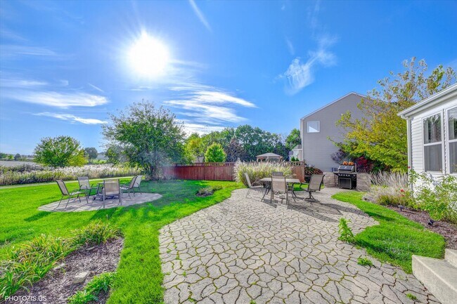 Building Photo - 24525 Champion Dr