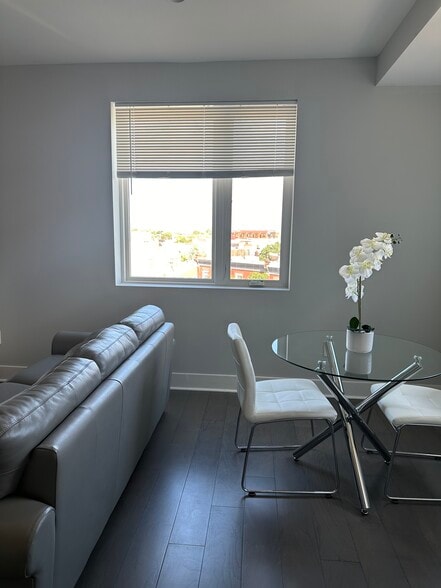 Building Photo - 1405 Frankford Ave