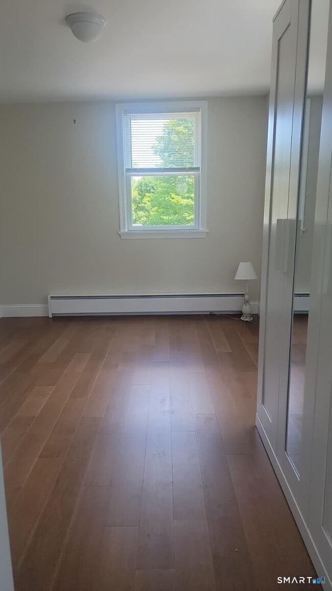 Building Photo - 318 Grovers Ave