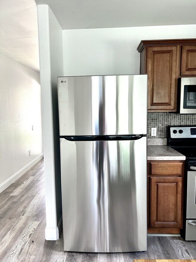 Building Photo - 529 W Metcalfe St