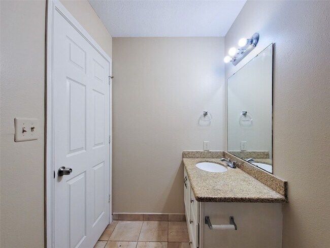 Building Photo - 12700 Royal Green Dr