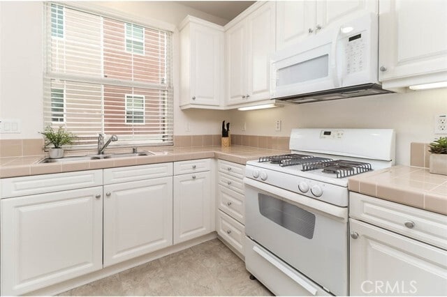 Building Photo - 754 W 1st St