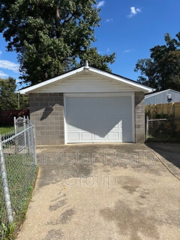 Building Photo - 7507 Gerald Ave