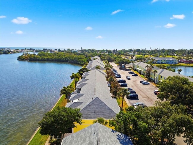 Building Photo - 201 Pompano Dr SE