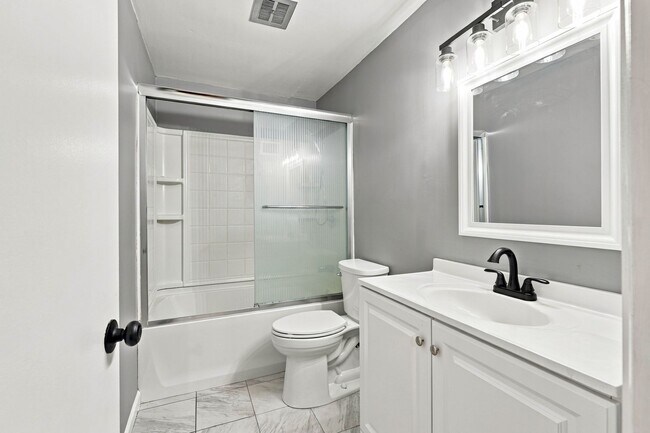 Building Photo - 840 Hilton Dr