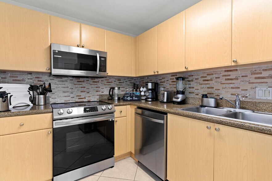 Building Photo - 2280 SW 32nd Ave