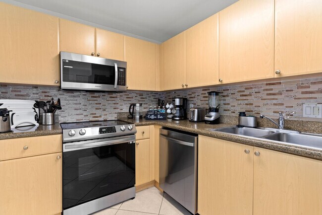 Building Photo - 2280 SW 32nd Ave