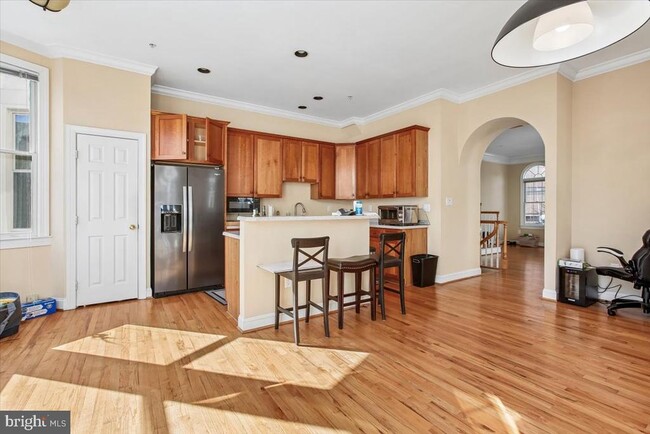 Building Photo - 1053 N Stuart St