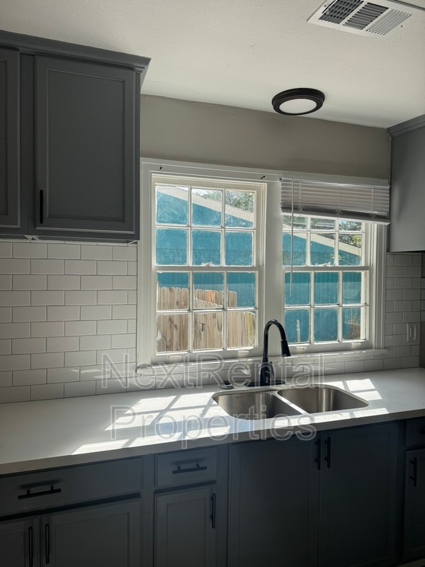 Building Photo - 535 Robinhood Rd