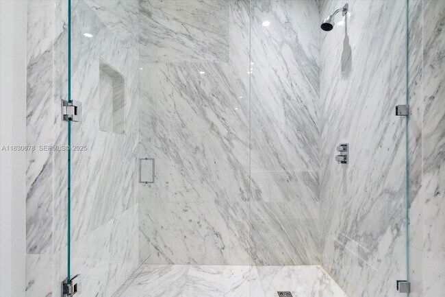 Building Photo - 17901 Collins Ave