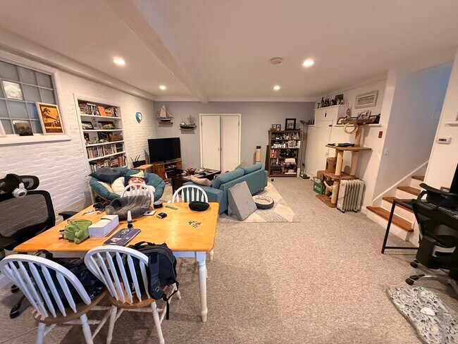 Building Photo - 69 Seaverns Ave