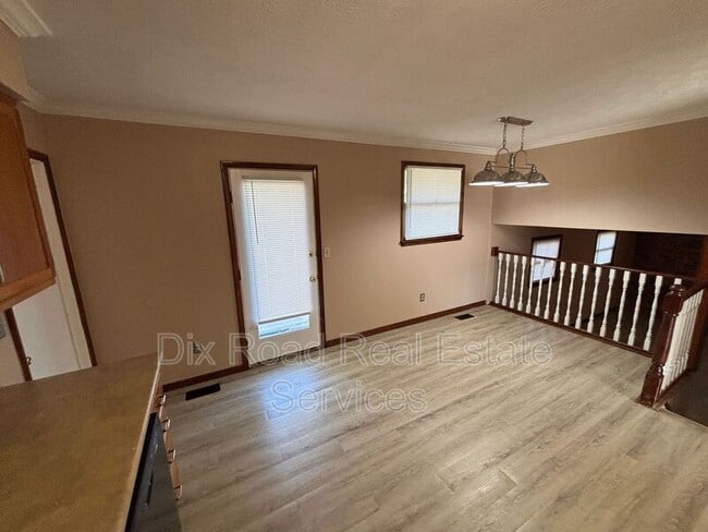 Building Photo - 601 Leo Dr
