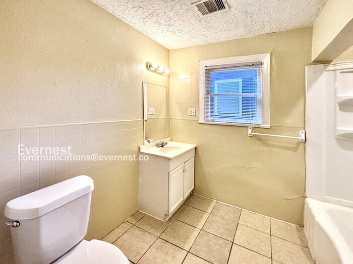 Building Photo - 815 Roosevelt