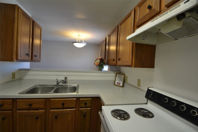 Building Photo - 304 Dell Ct