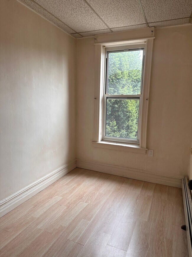 Building Photo - 854-855 55th St