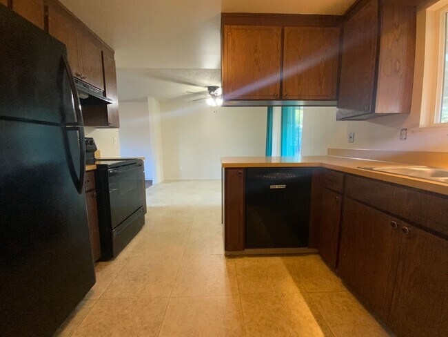 Building Photo - Spacious 4-bedroom Home in Lakewood!