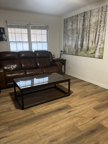 Building Photo - 142 Wanda Ave