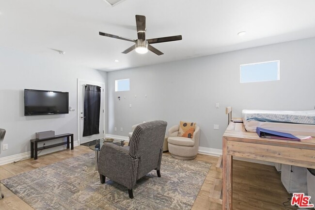 Building Photo - 4276 Kenyon Ave