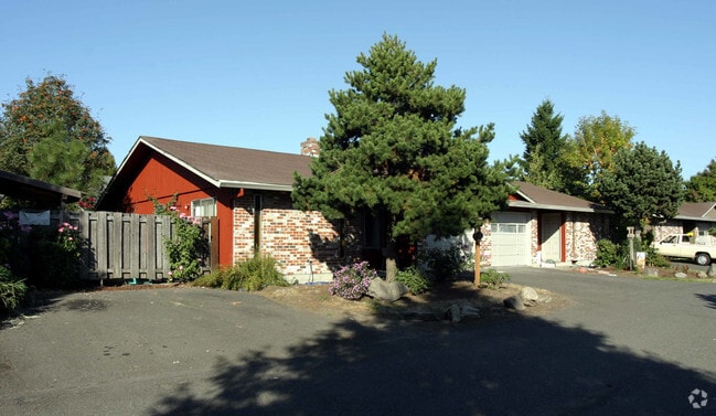Primary Photo - The Pines Apartments