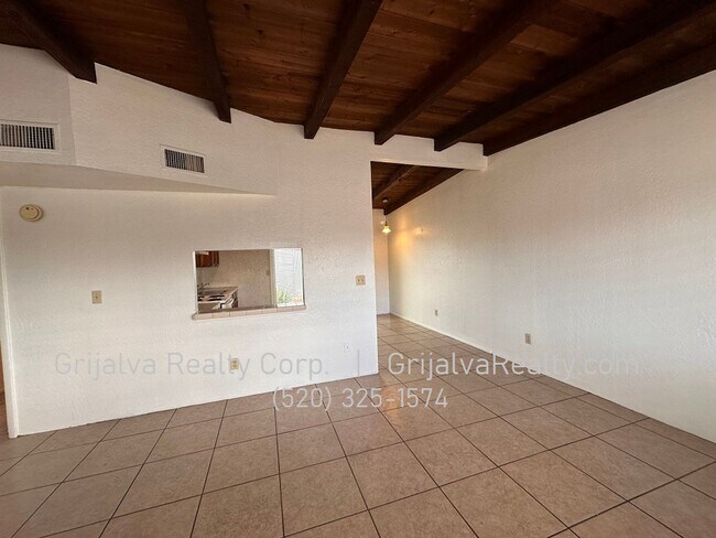 Building Photo - 2016 N Madelyn Ave