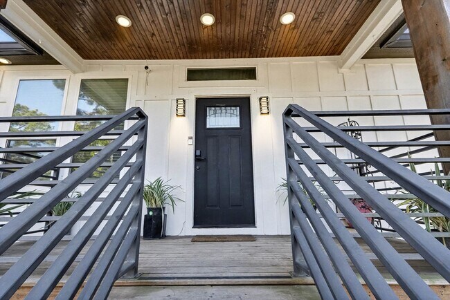 Primary Photo - 3442 Noah St