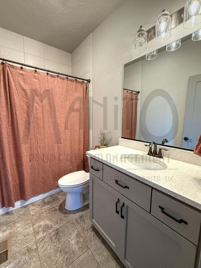 Building Photo - Spacious Eagle Ridge Home