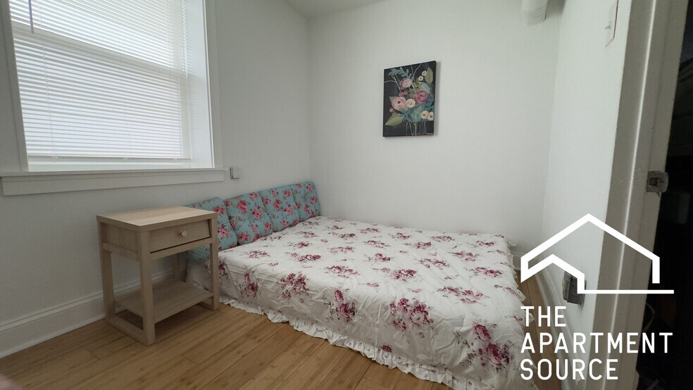 Building Photo - 2642 W Hirsch St