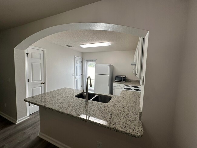 Building Photo - 910 Luminary Cir