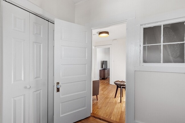 Building Photo - 52 Bonair St