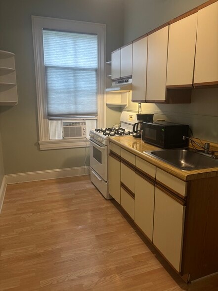 Kitchen - 127 Goldsborough St