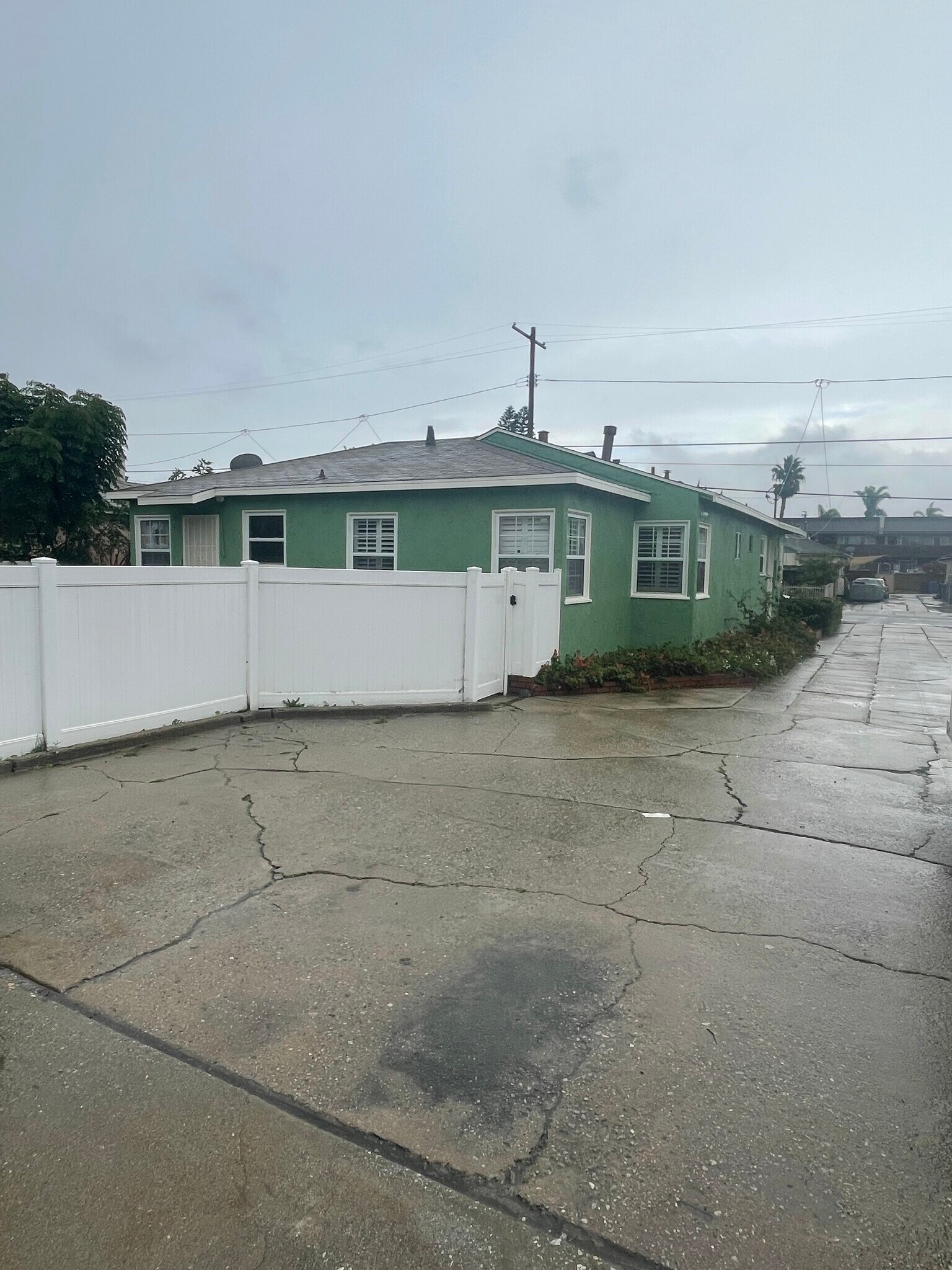 Building Photo - 1631 Del Amo Blvd