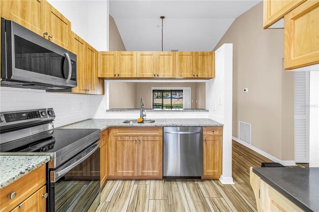 Building Photo - 8415 Gardens Cir