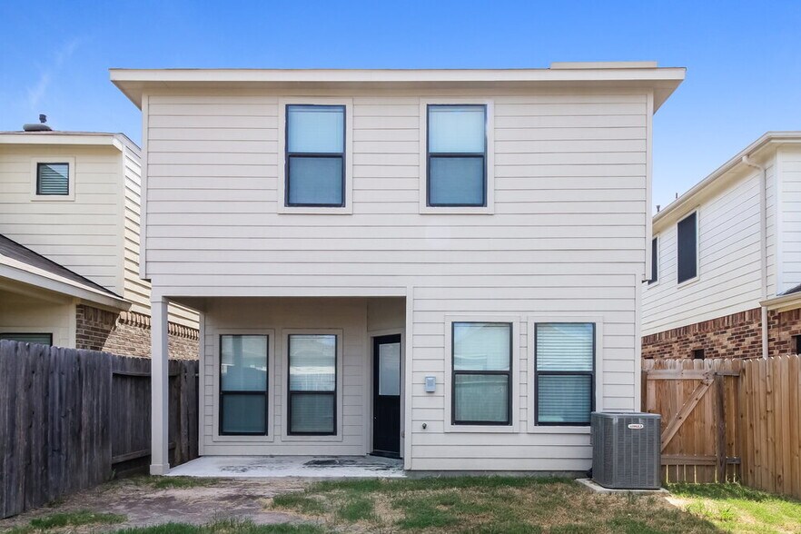 Building Photo - 6623 Sharpstone Creek Ln
