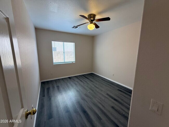 Building Photo - 1413 W Orchid Ln