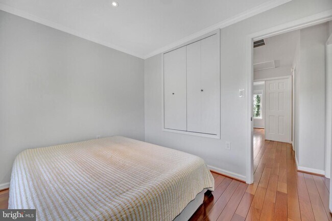 Building Photo - 7826 Mt Woodley Pl