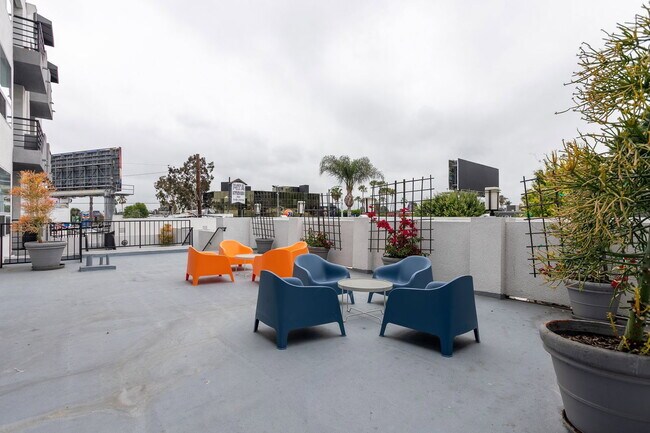 Building Photo - 14515 Dickens St