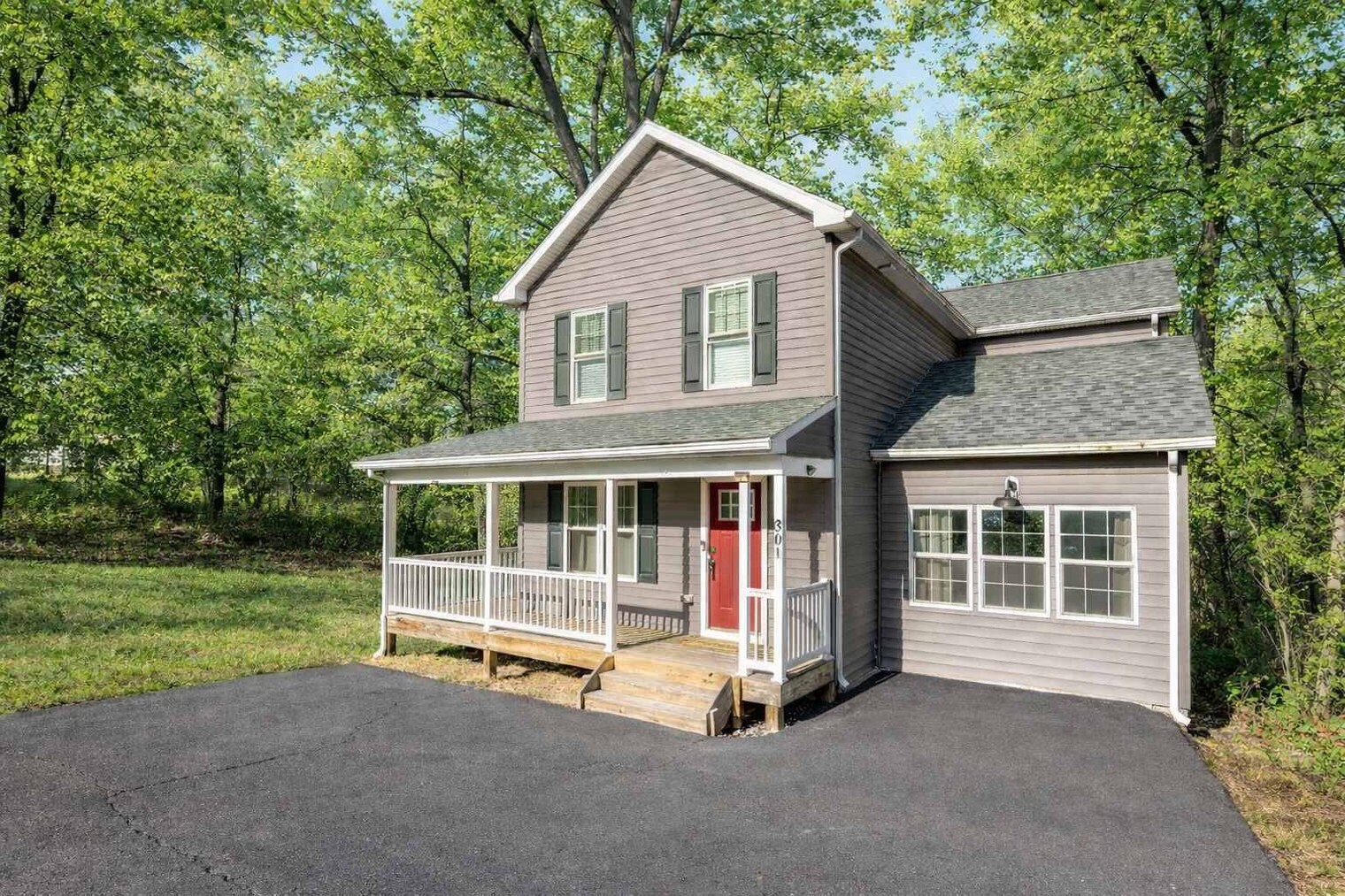 Building Photo - 301 Rollason Dr