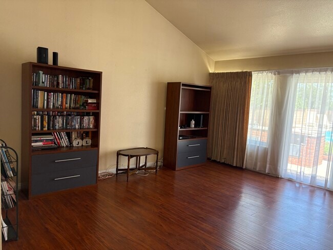 Building Photo - 948 Ettin Ave
