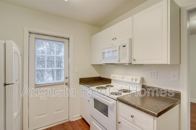Building Photo - 2905 Arrowhead Dr