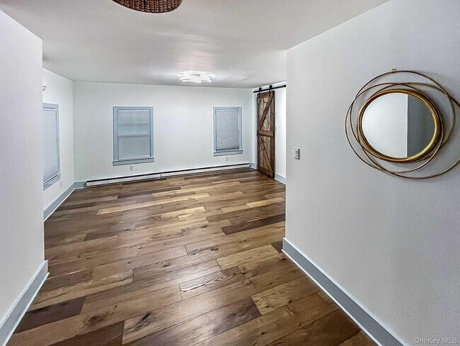 Building Photo - 5 Valley Farm Rd