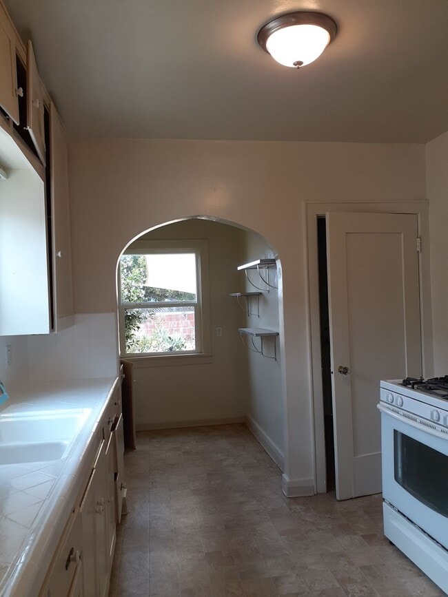 Building Photo - Great 3 Bedroom Home Located in Normal Hei...