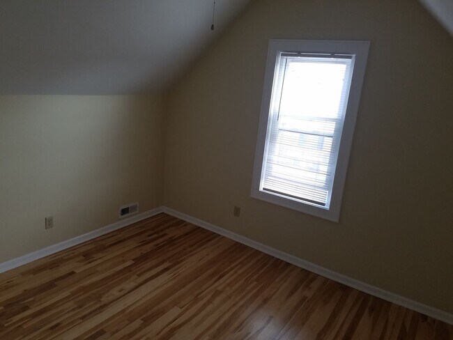 Building Photo - 2537 N Weil St