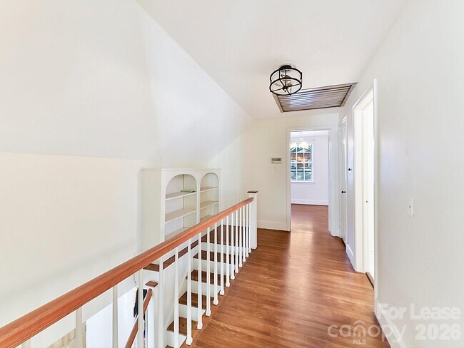 Building Photo - 711 Mt Vernon Ave