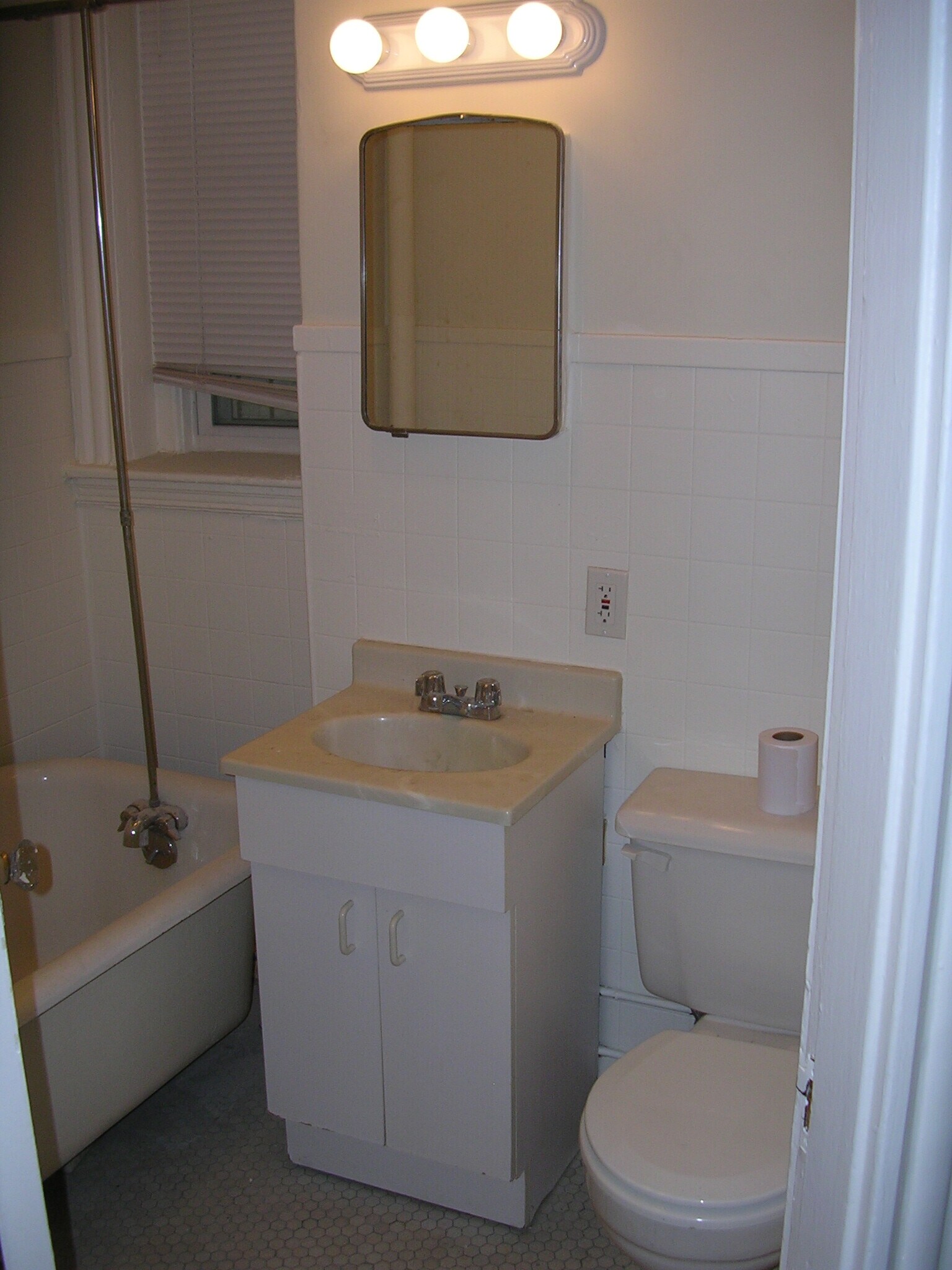 Building Photo - 211 Park Dr
